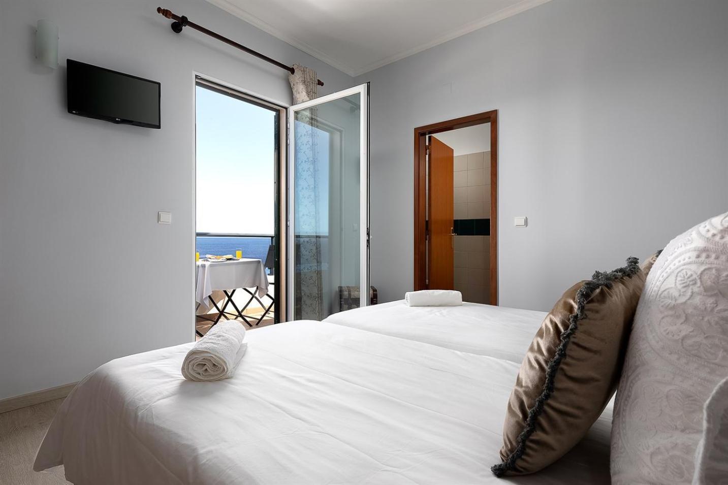 Perola Views Inn By Madeira Sun Travel Porto Moniz Exterior photo